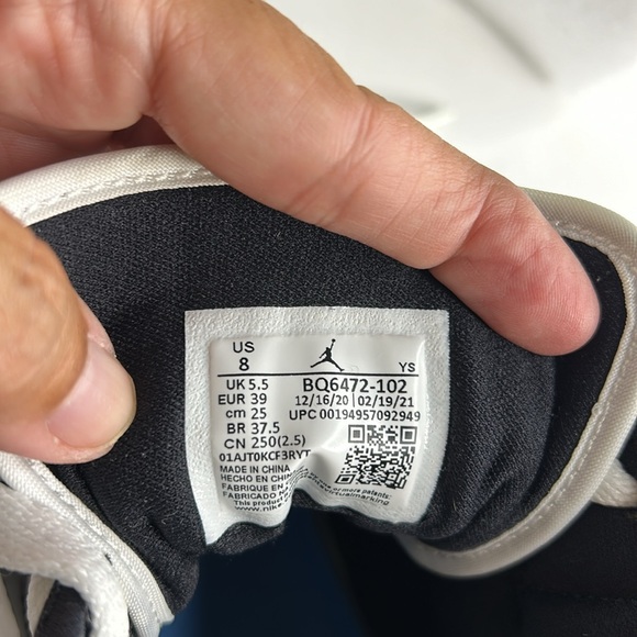 Nike Jordan 1 Mid in University Blue - Picture 10 of 16